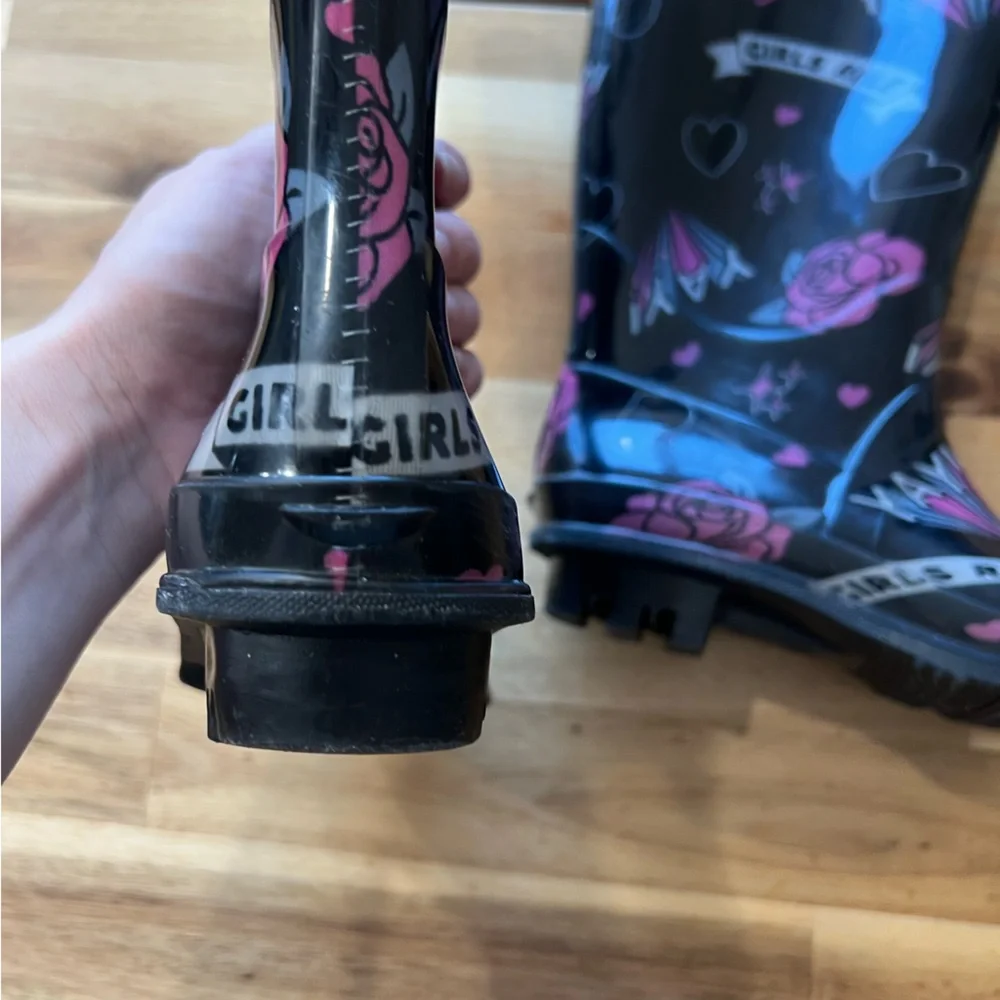 Girls’ “Girls Rule” Black & Pink Rain Boots – Size 1